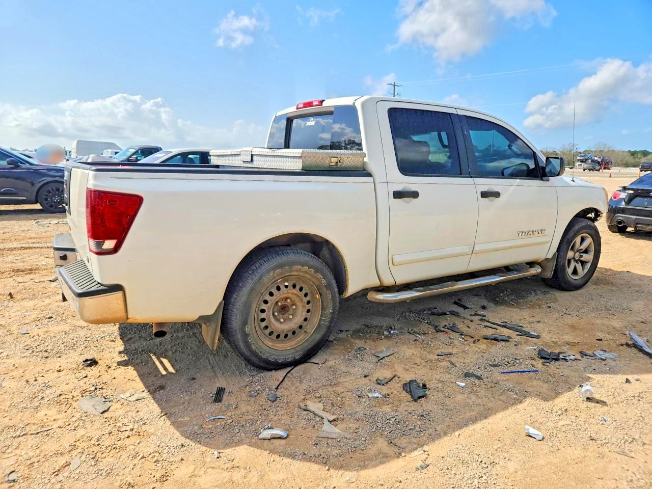 2012 NISSAN TITAN