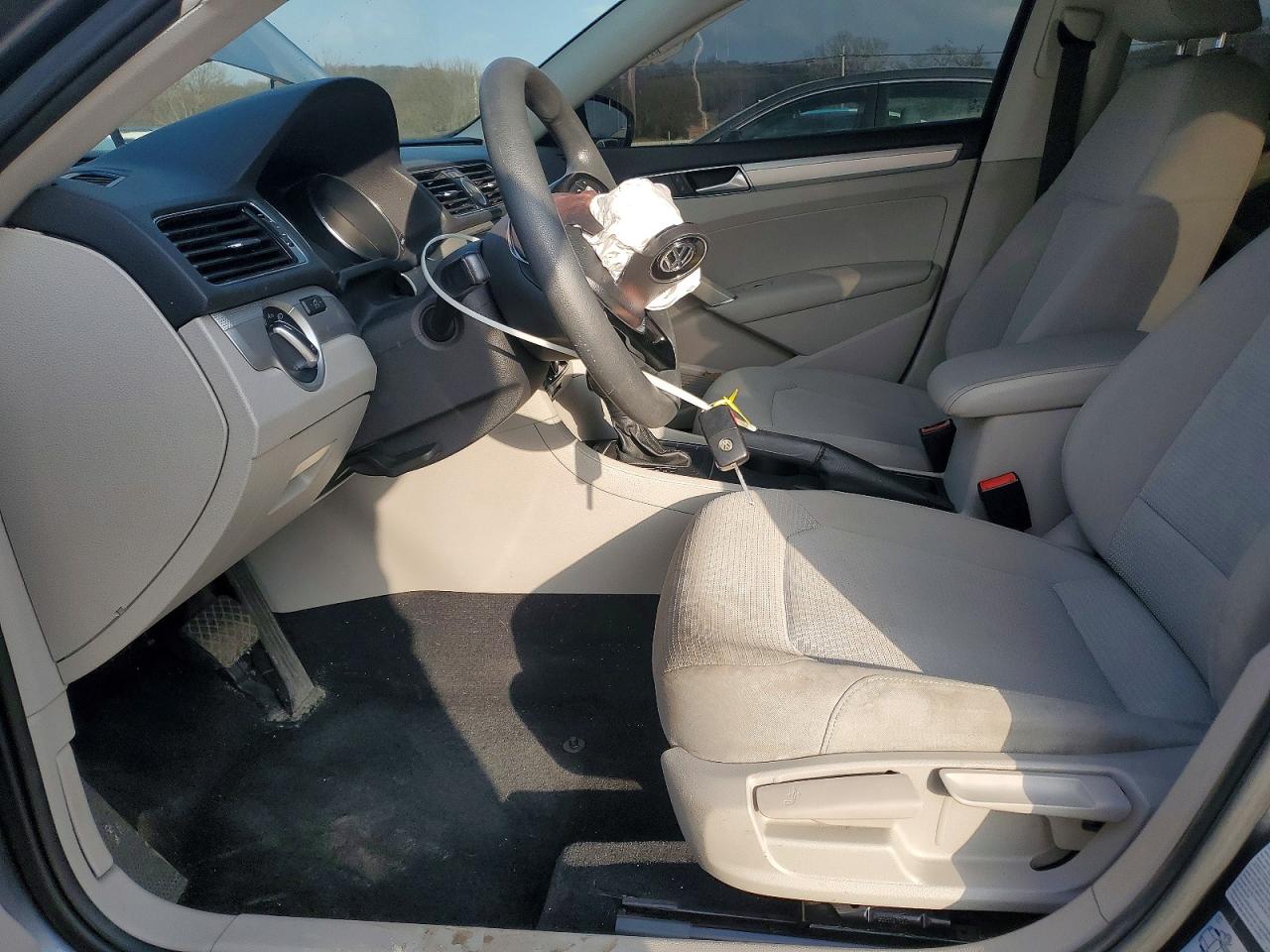 2016 VOLKSWAGEN PASSAT