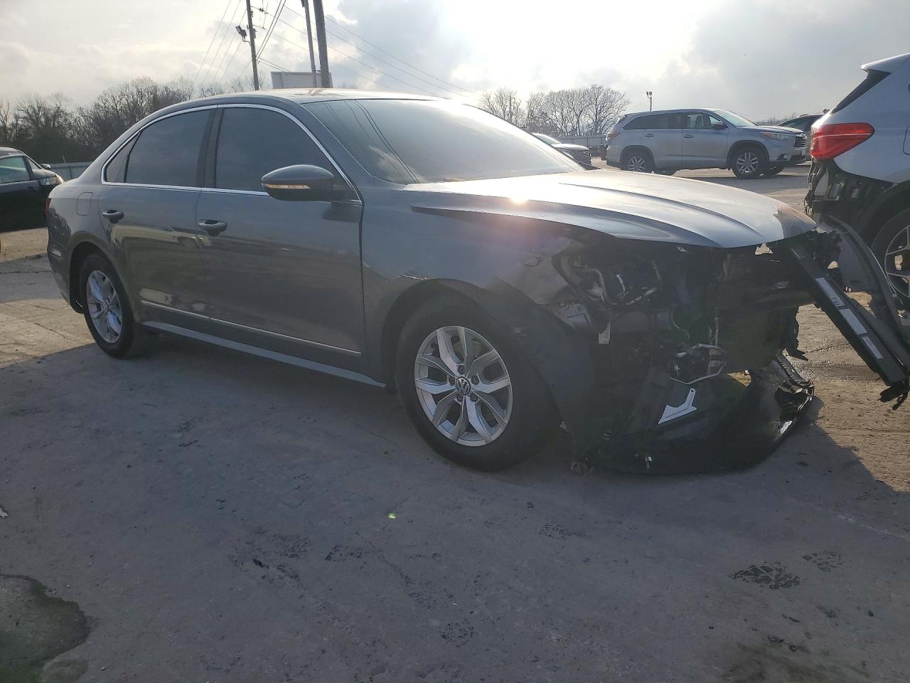 2016 VOLKSWAGEN PASSAT