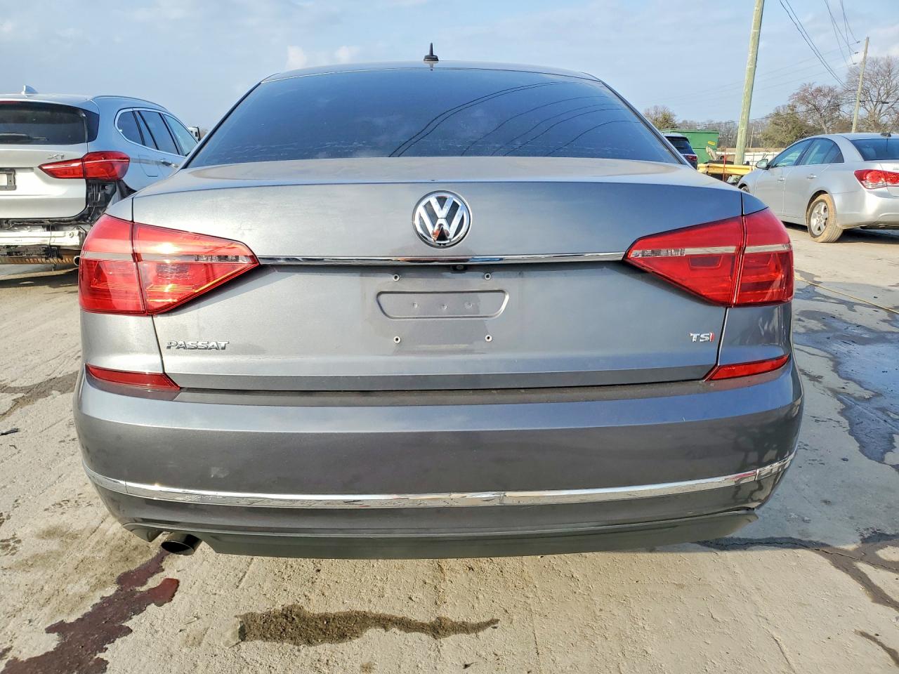 2016 VOLKSWAGEN PASSAT