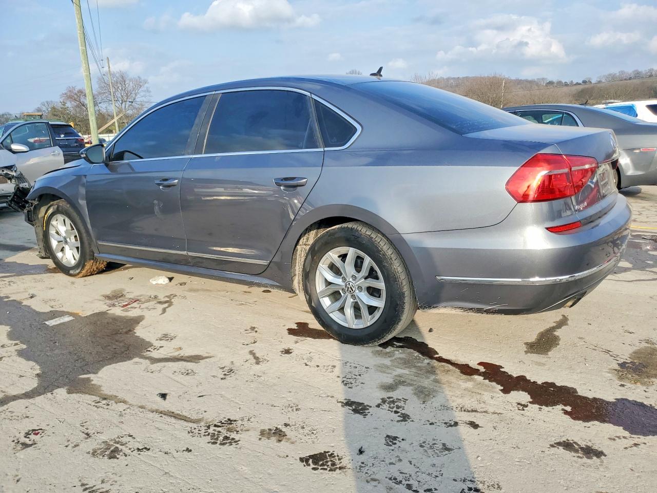 2016 VOLKSWAGEN PASSAT