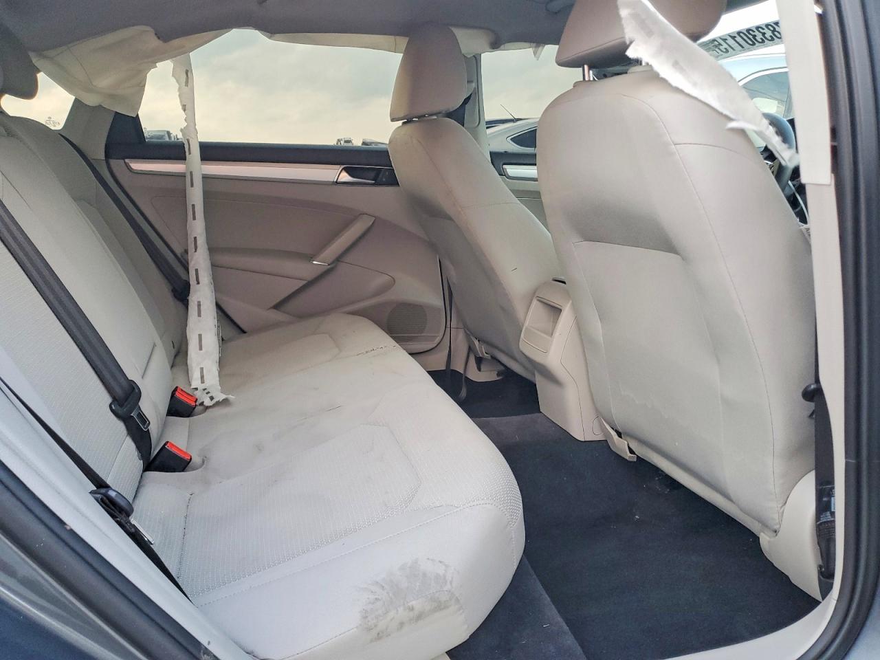 2016 VOLKSWAGEN PASSAT