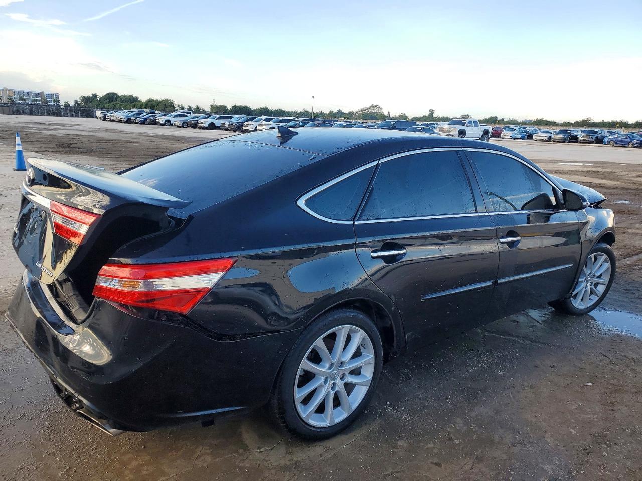 2015 TOYOTA AVALON
