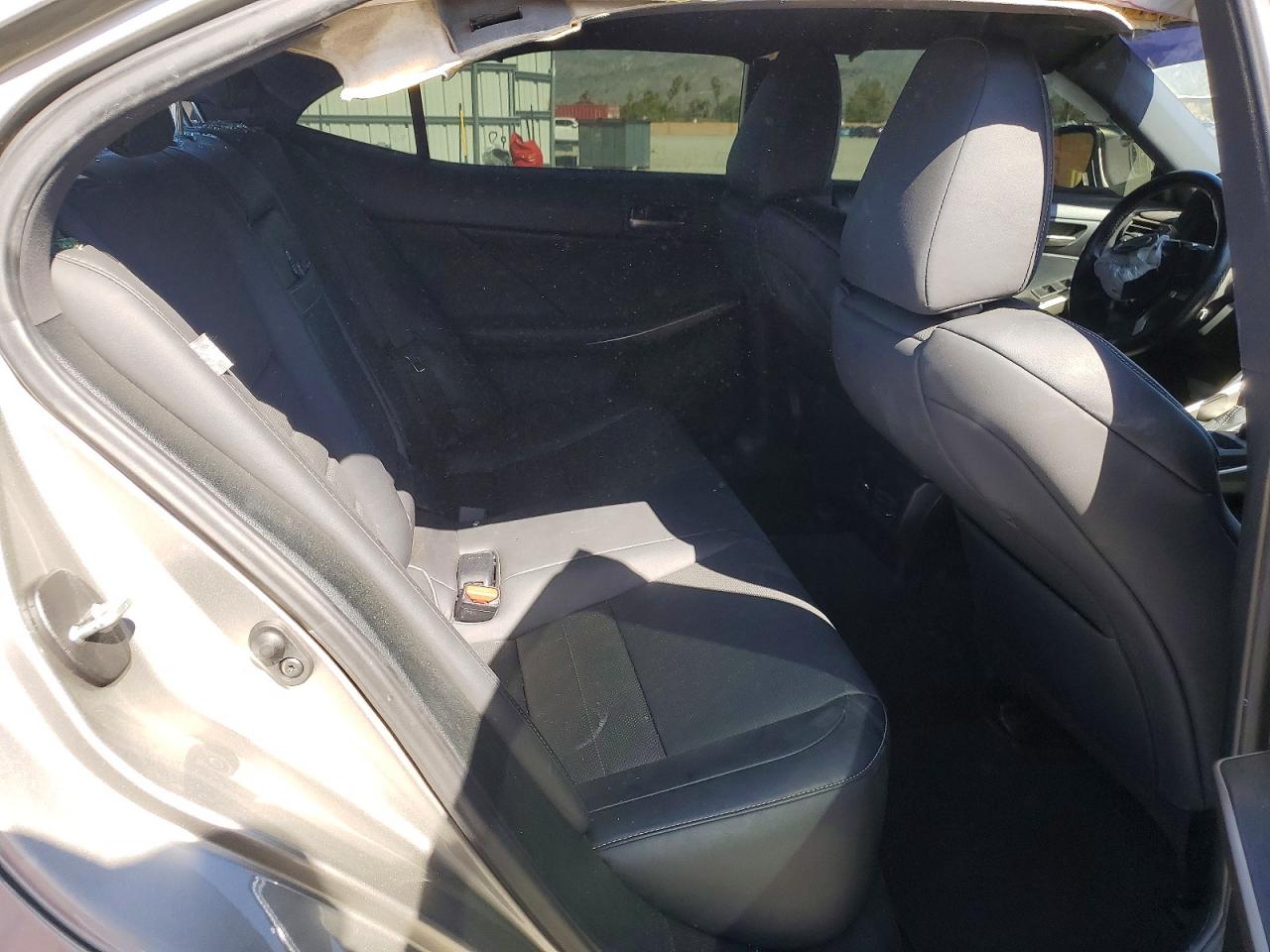 2019 LEXUS IS 300