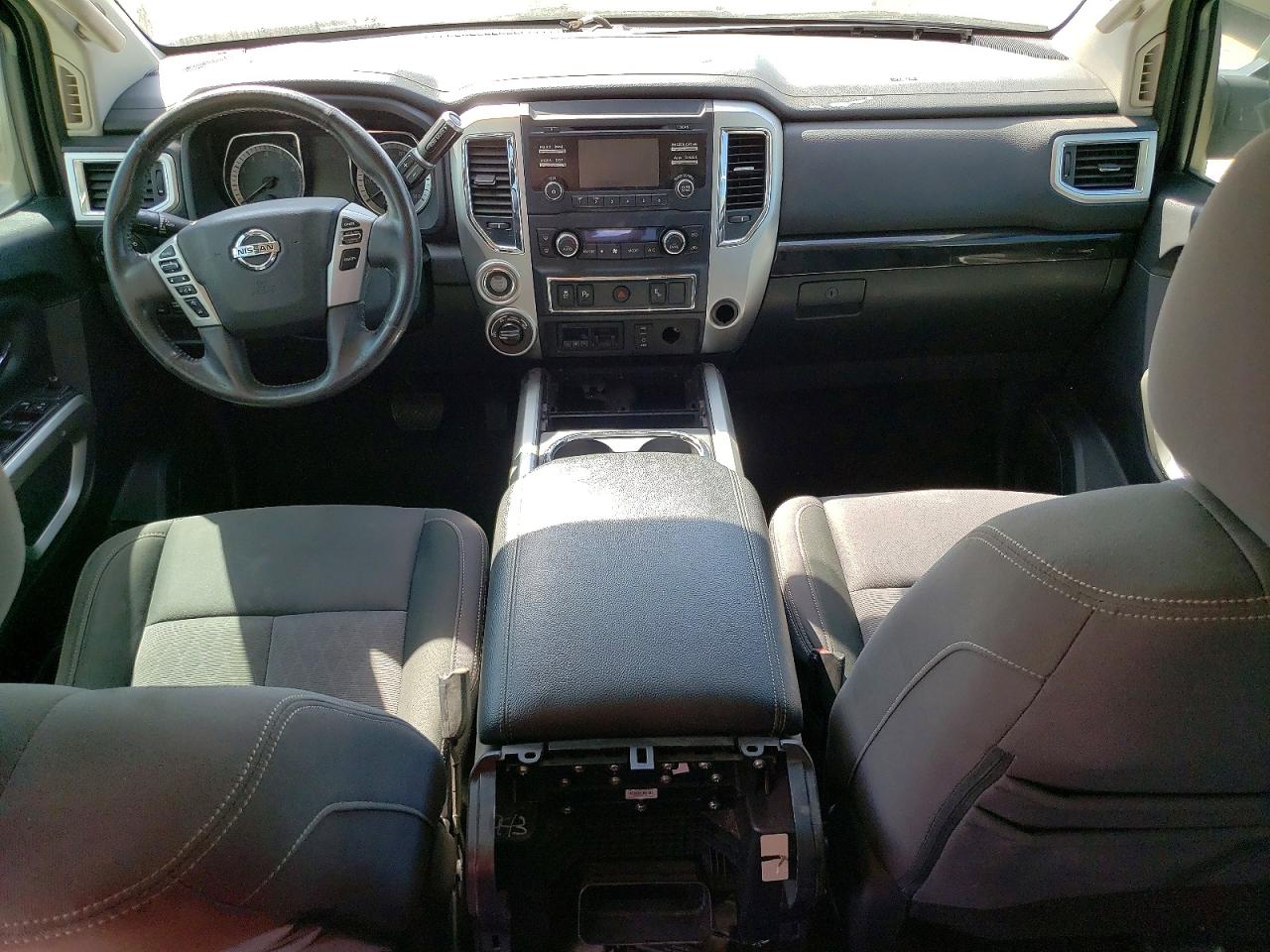 2017 NISSAN TITAN