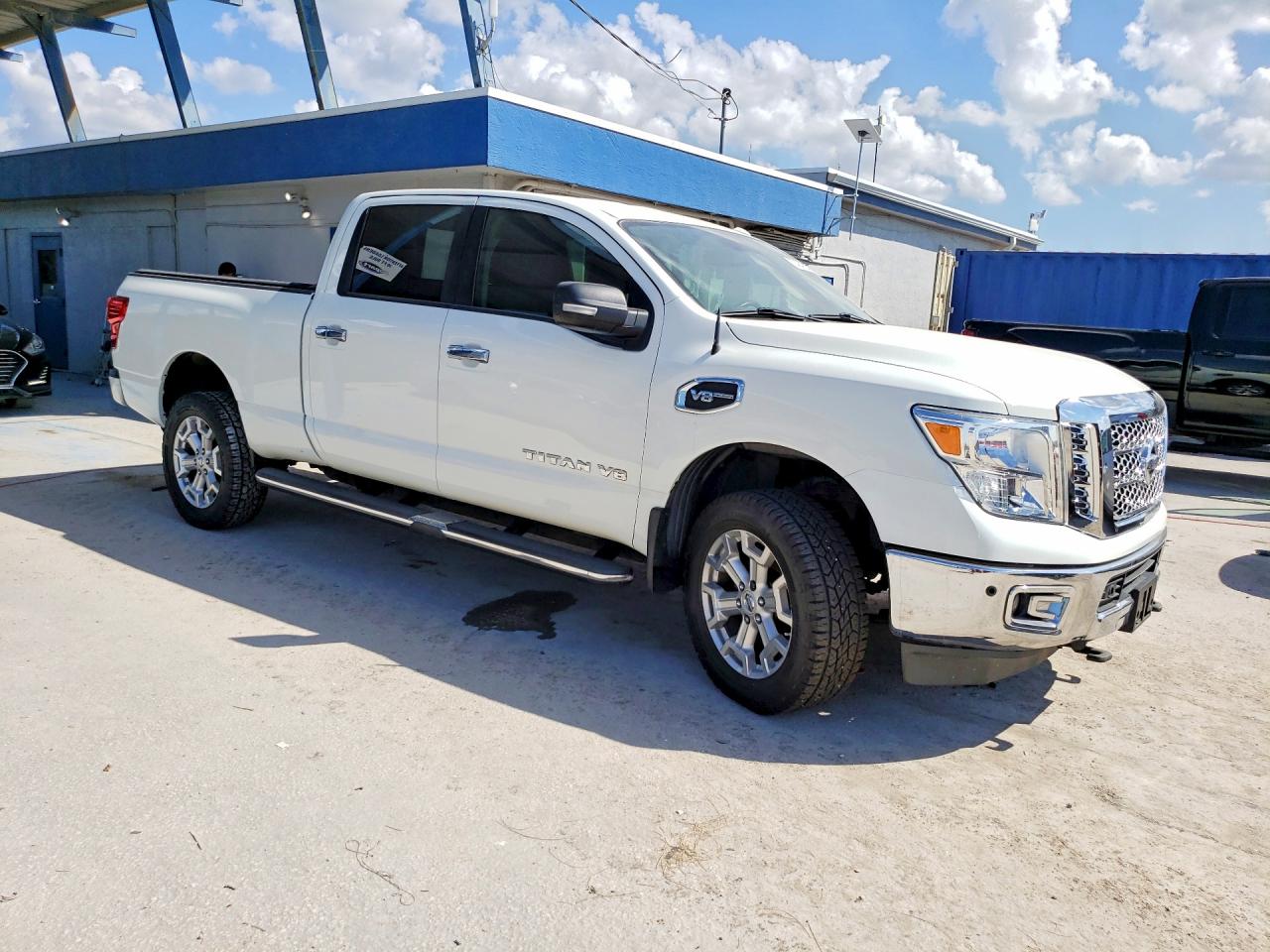 2017 NISSAN TITAN