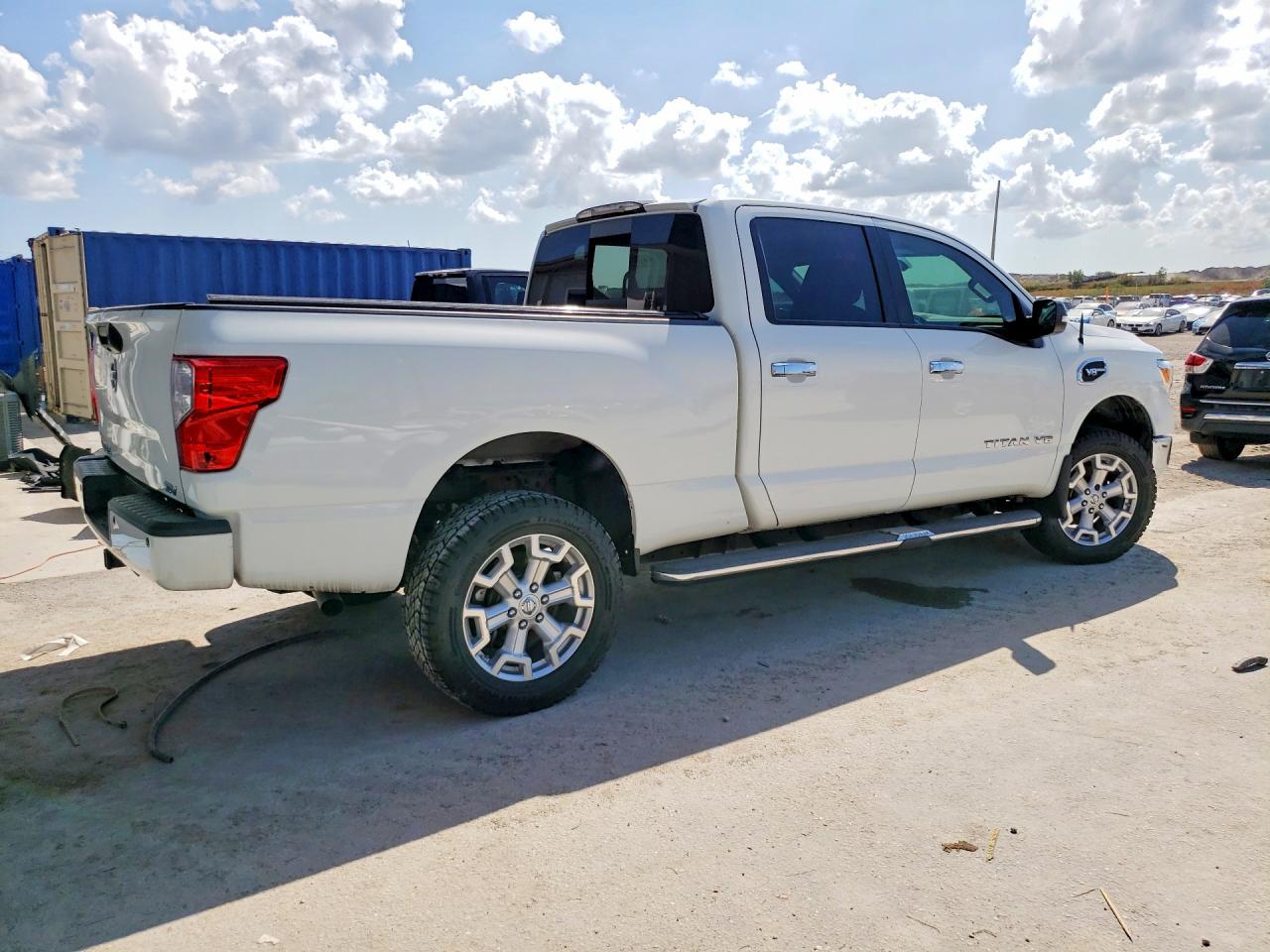 2017 NISSAN TITAN