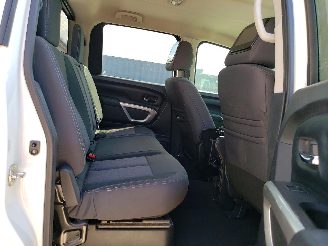 2017 NISSAN TITAN