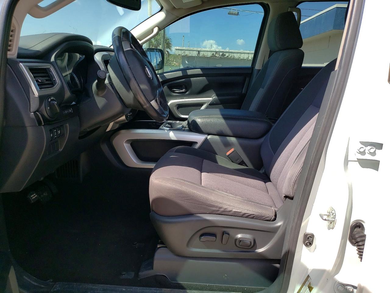 2017 NISSAN TITAN