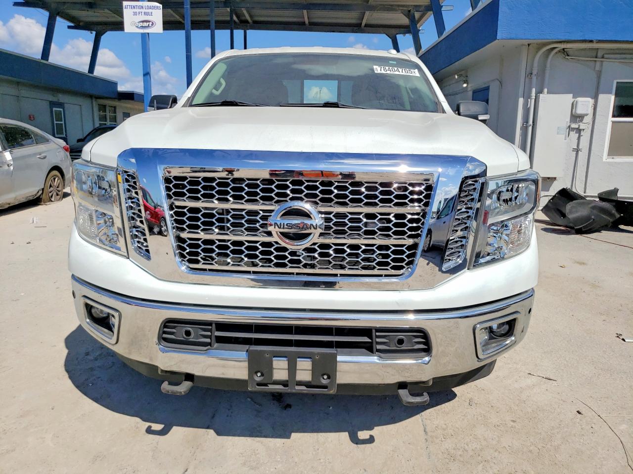 2017 NISSAN TITAN