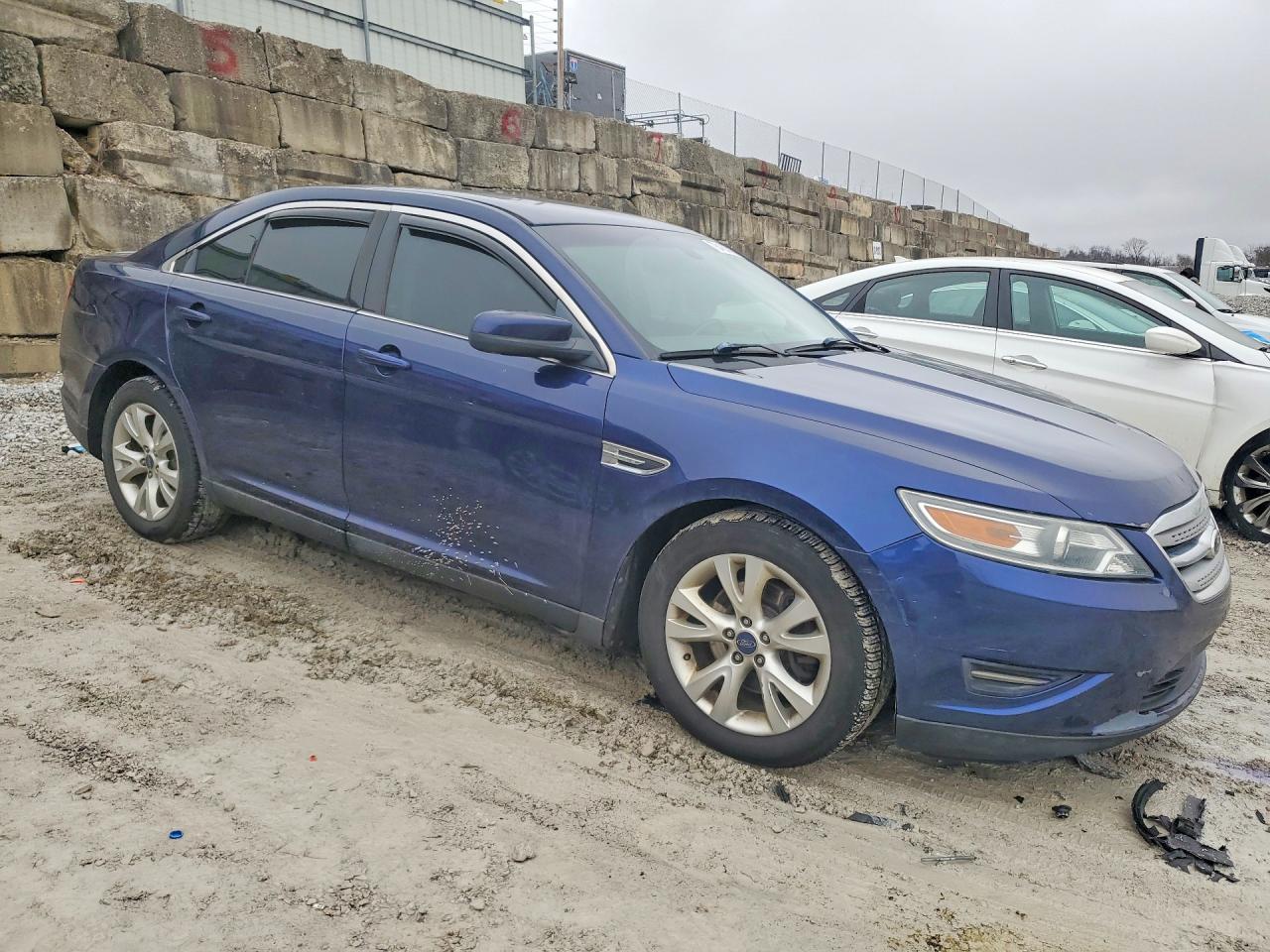 2011 FORD TAURUS