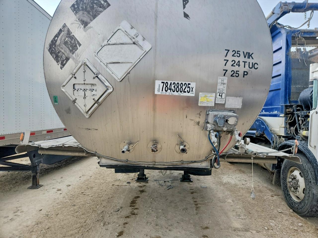 2001 WALKER TRAILER