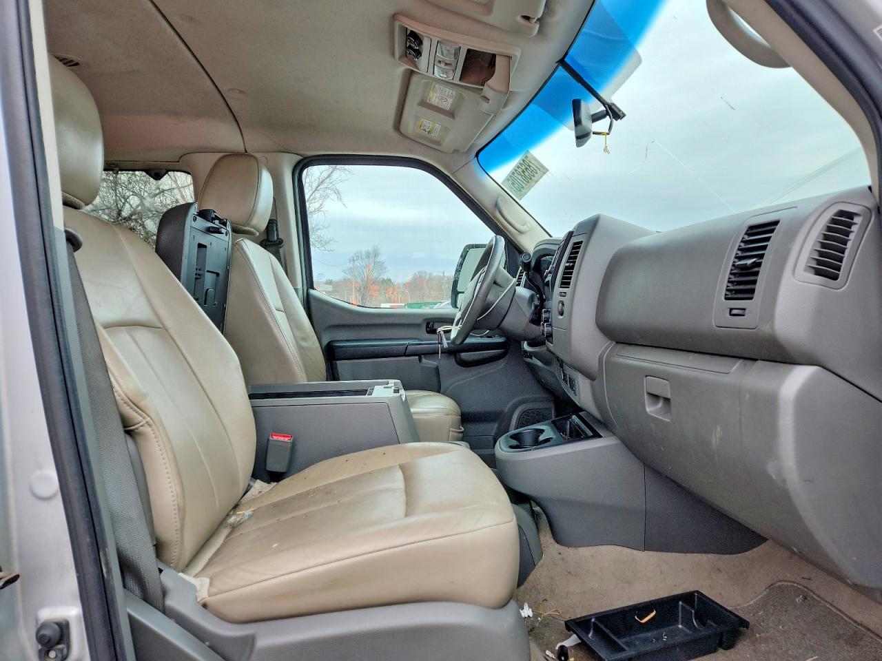 2016 NISSAN NV