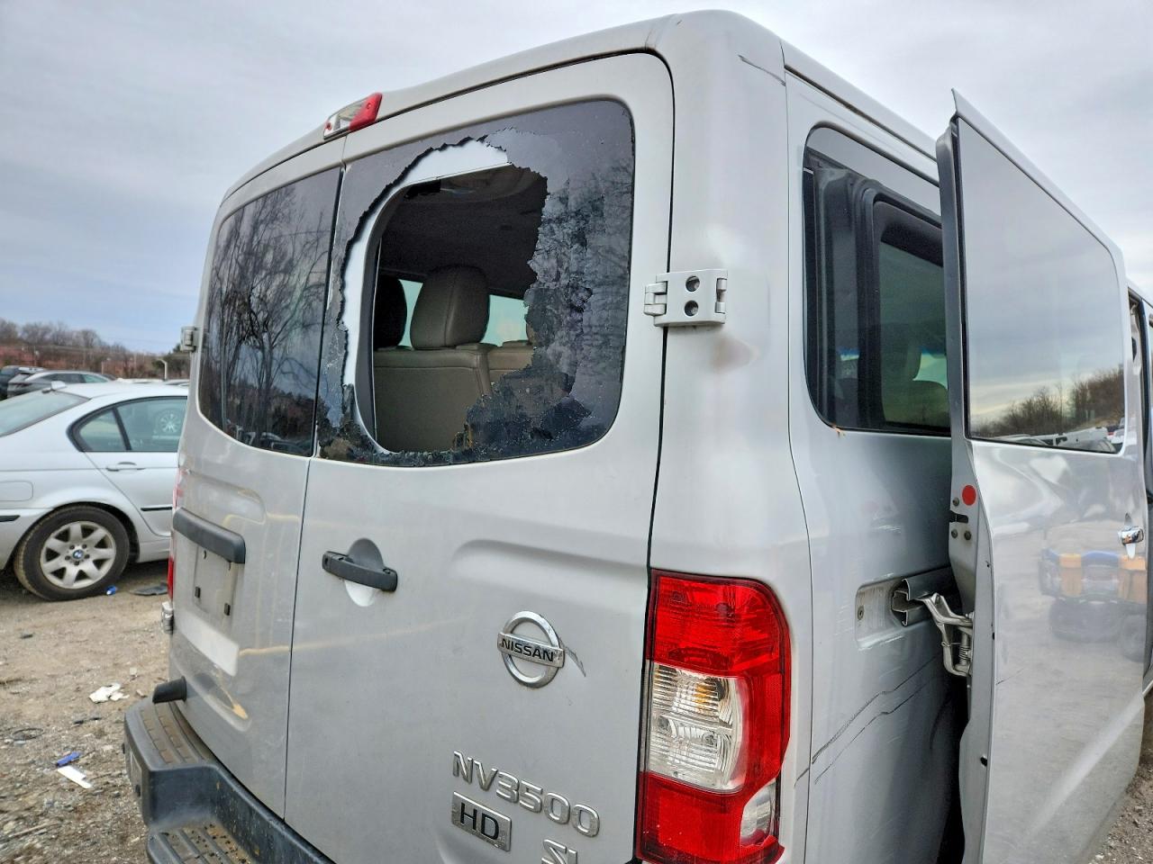 2016 NISSAN NV