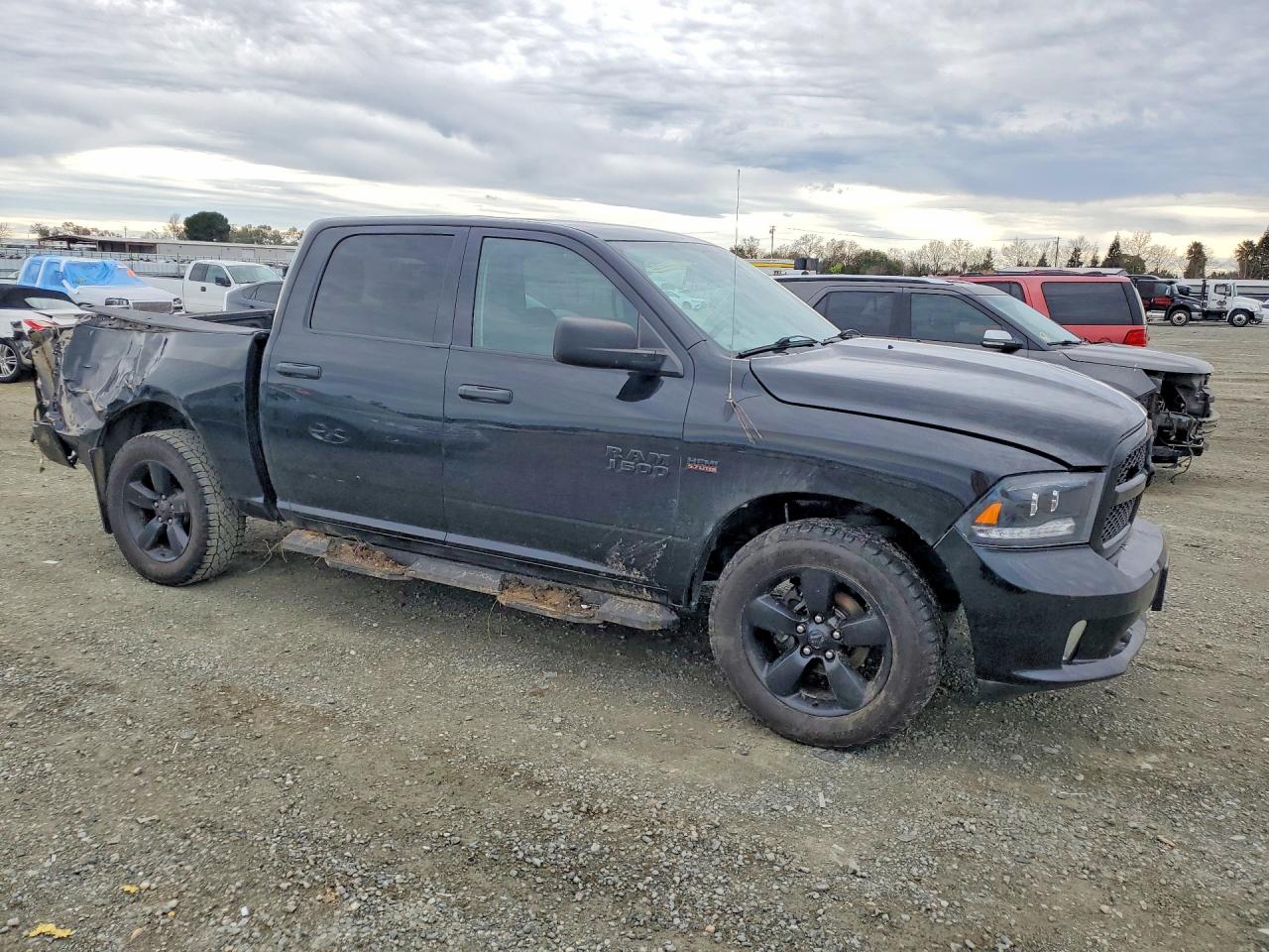 2015 RAM TRUCKS 1500