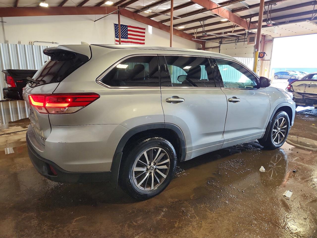 2017 TOYOTA HIGHLANDER