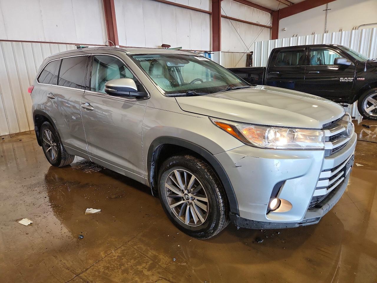 2017 TOYOTA HIGHLANDER