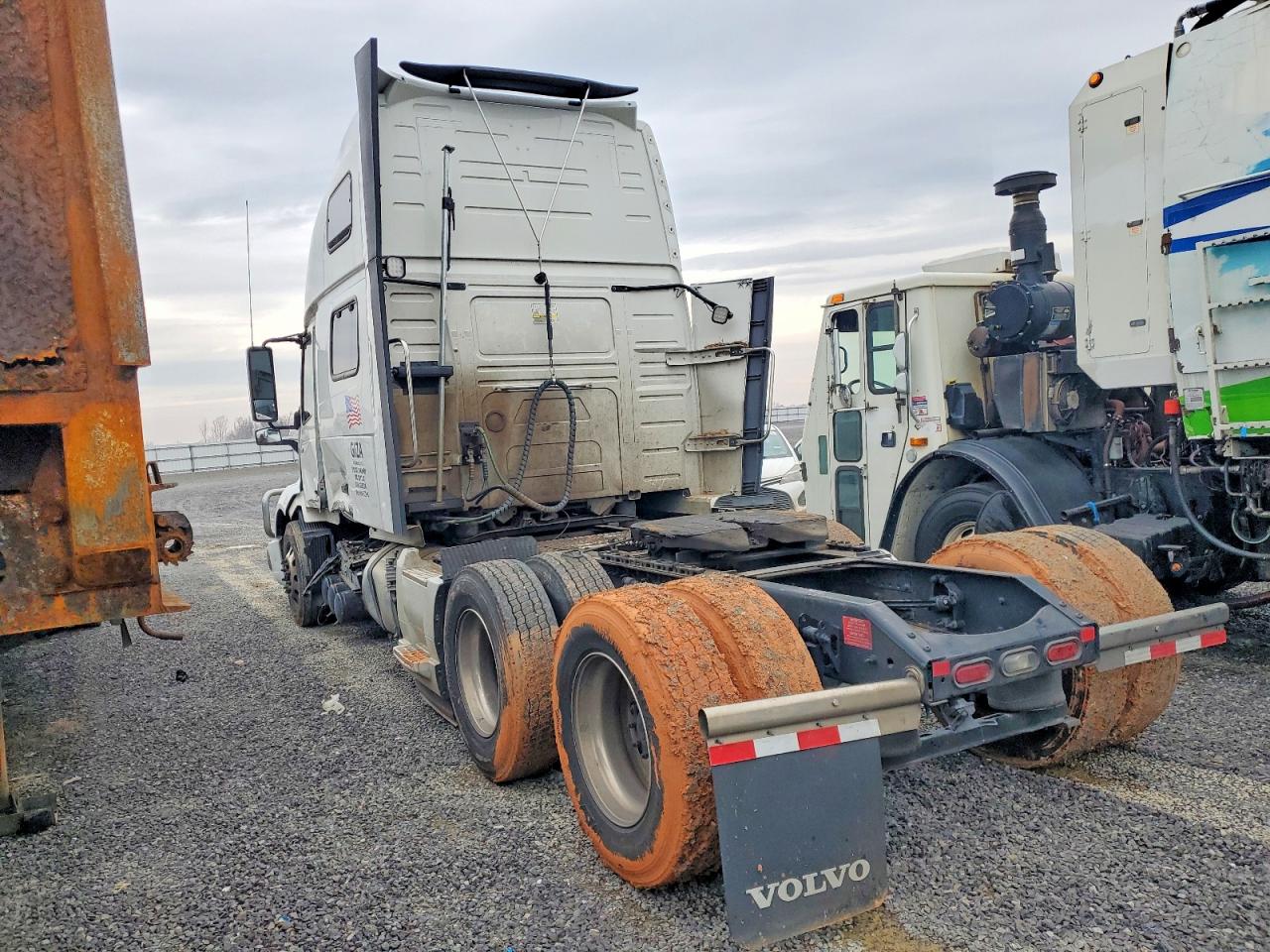 2024 VOLVO VN