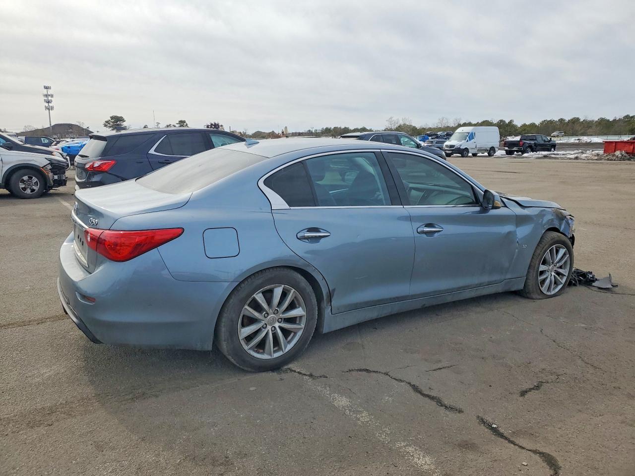 2015 INFINITI Q50