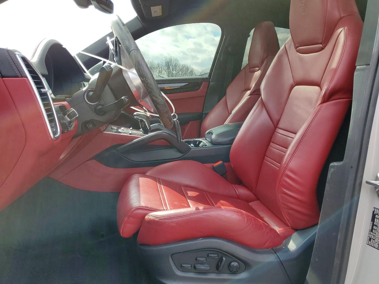 2022 PORSCHE CAYENNE