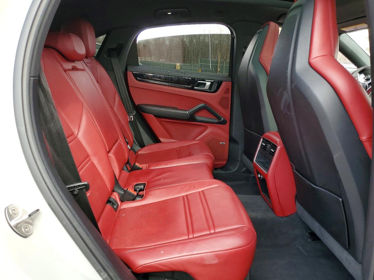 2022 PORSCHE CAYENNE