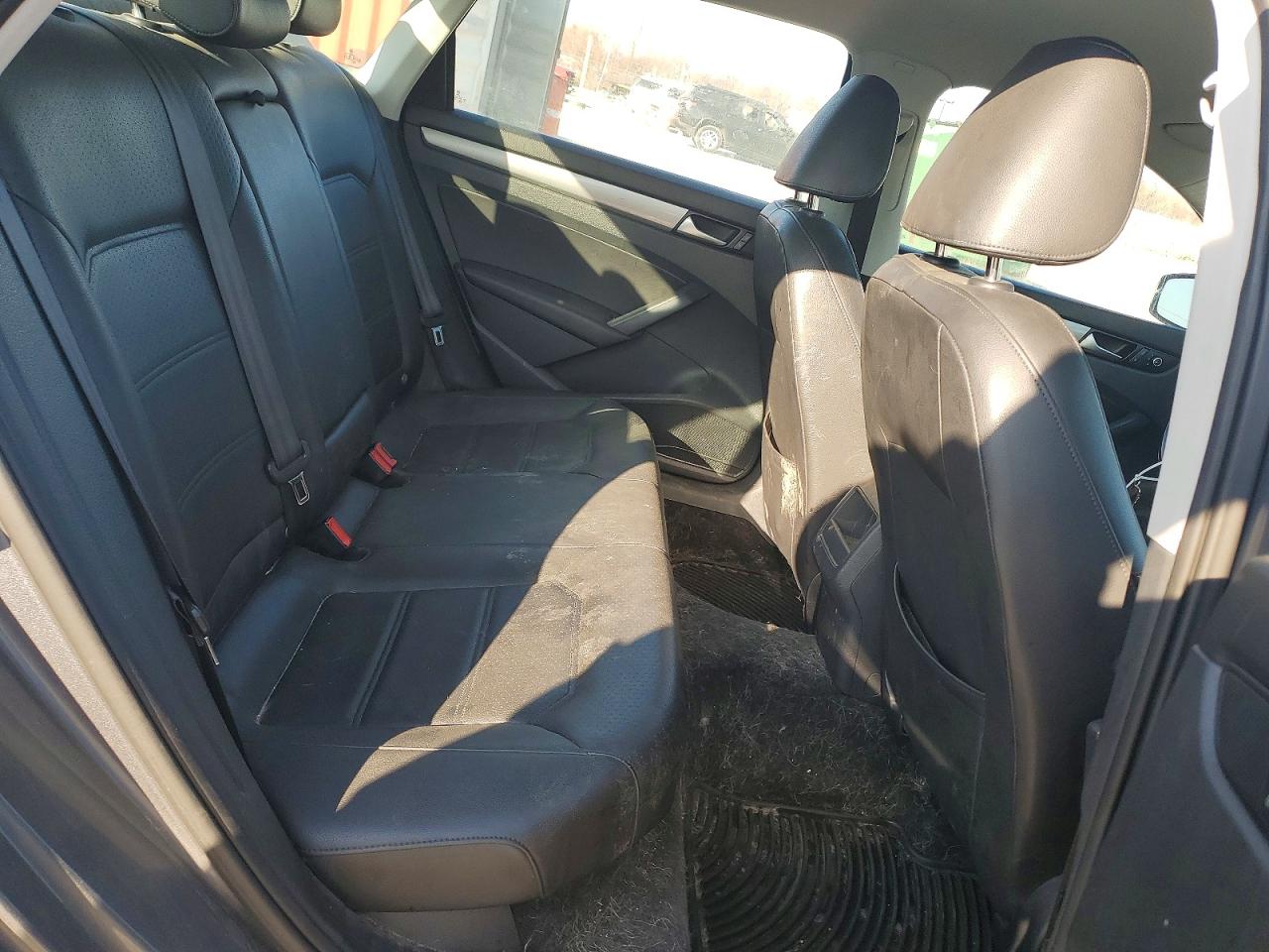 2015 VOLKSWAGEN PASSAT