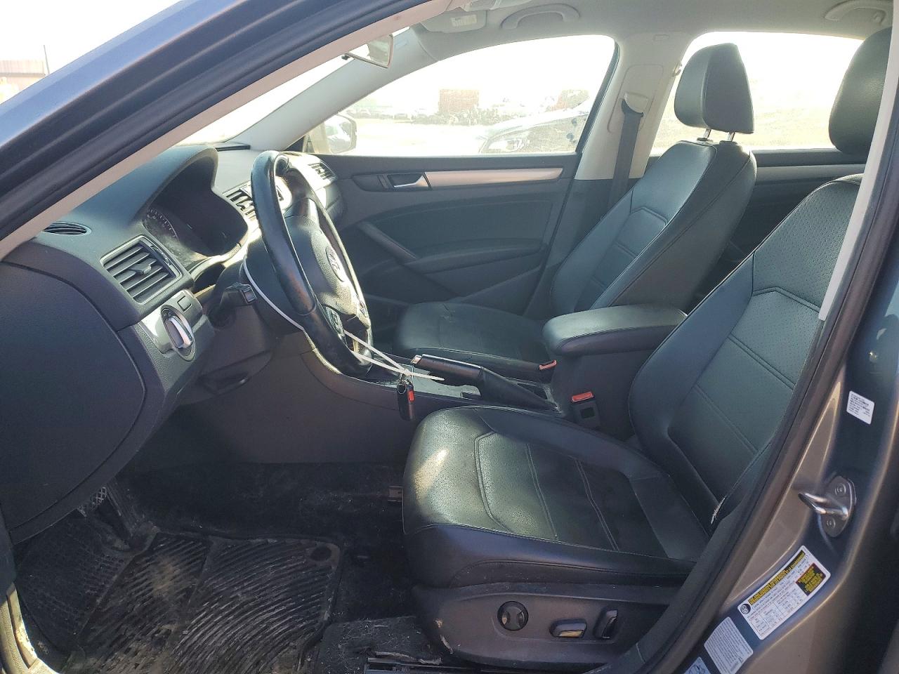 2015 VOLKSWAGEN PASSAT