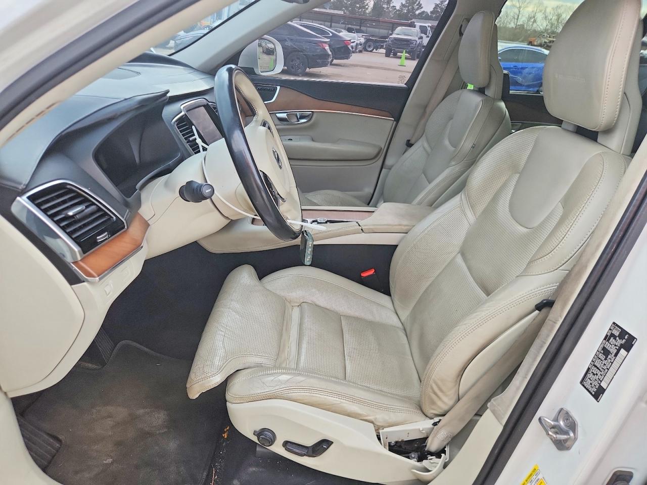 2017 VOLVO XC90