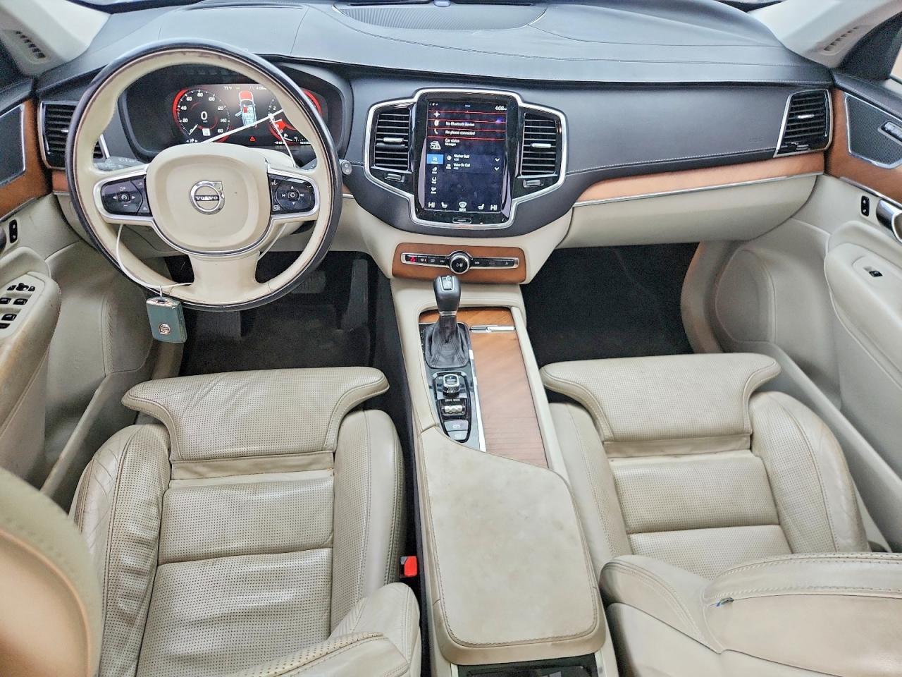 2017 VOLVO XC90