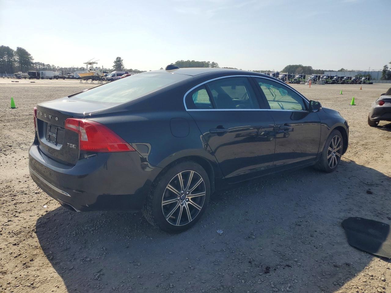 2017 VOLVO S60
