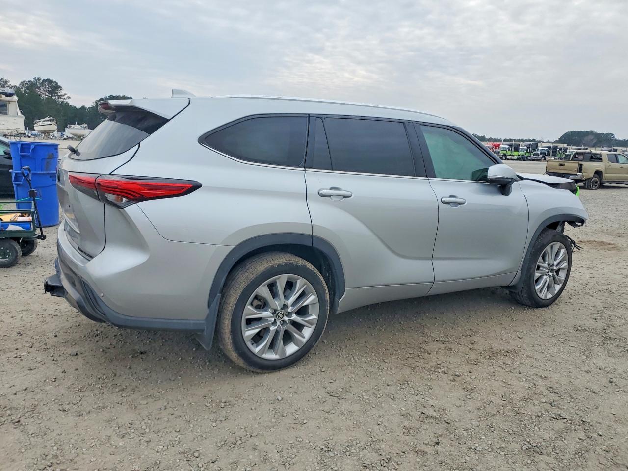 2020 TOYOTA HIGHLANDER