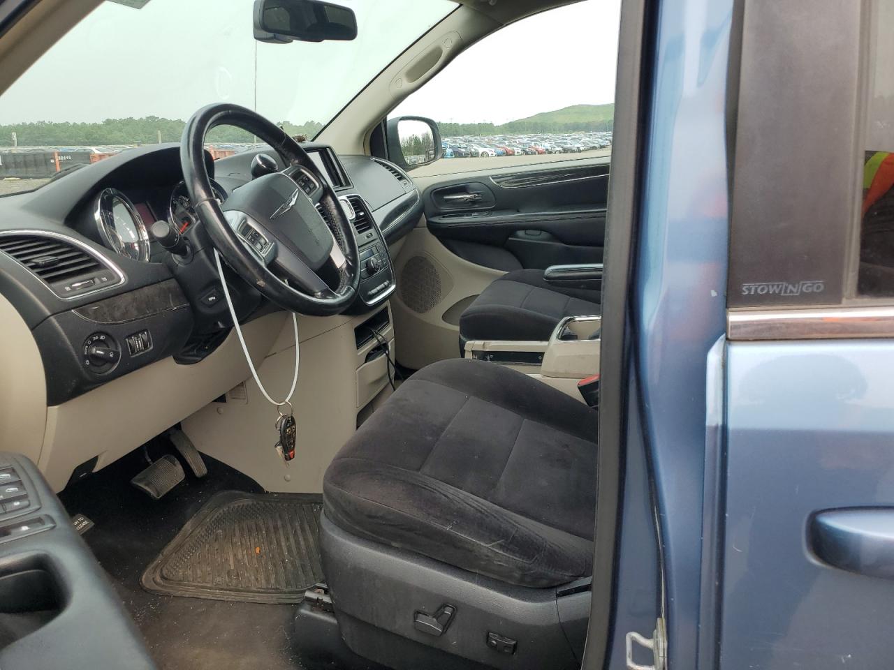 2011 CHRYSLER MINIVAN
