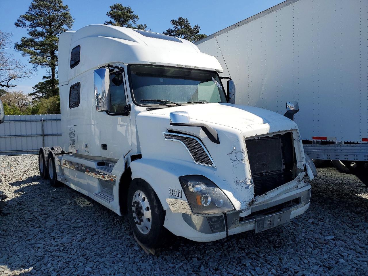 2017 VOLVO VN