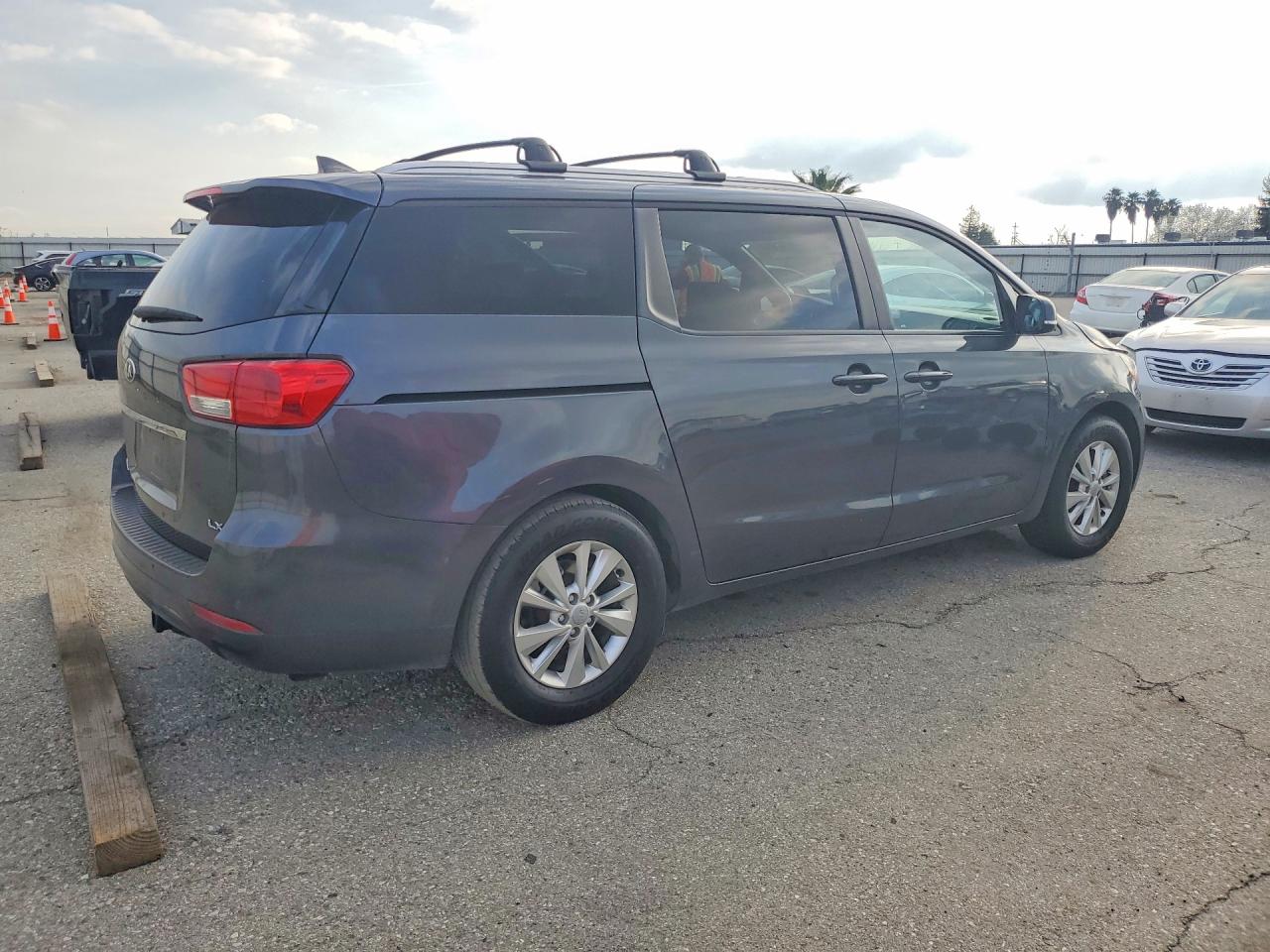 2016 KIA SEDONA