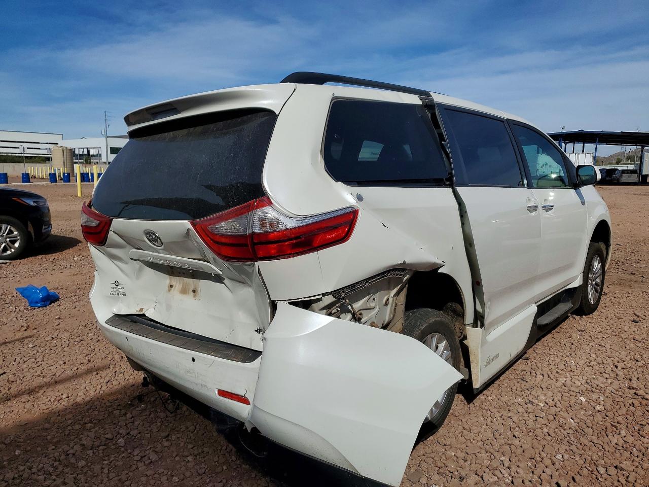 2015 TOYOTA SIENNA
