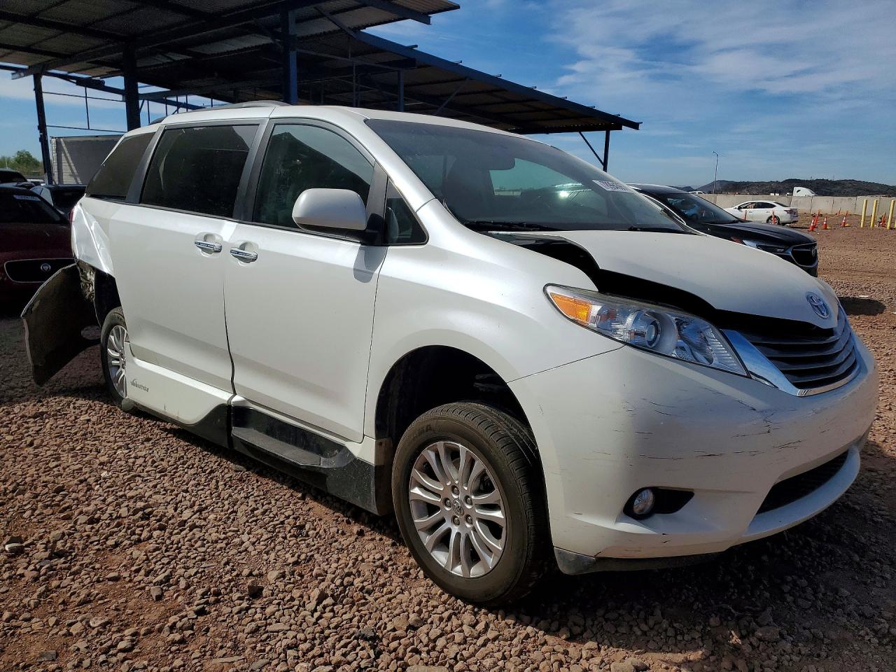 2015 TOYOTA SIENNA