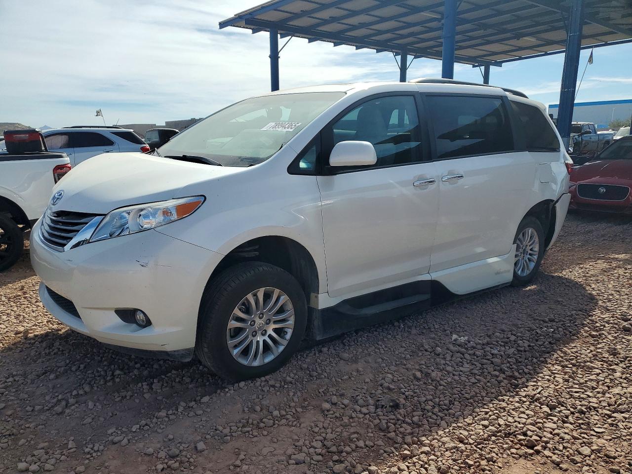 2015 TOYOTA SIENNA