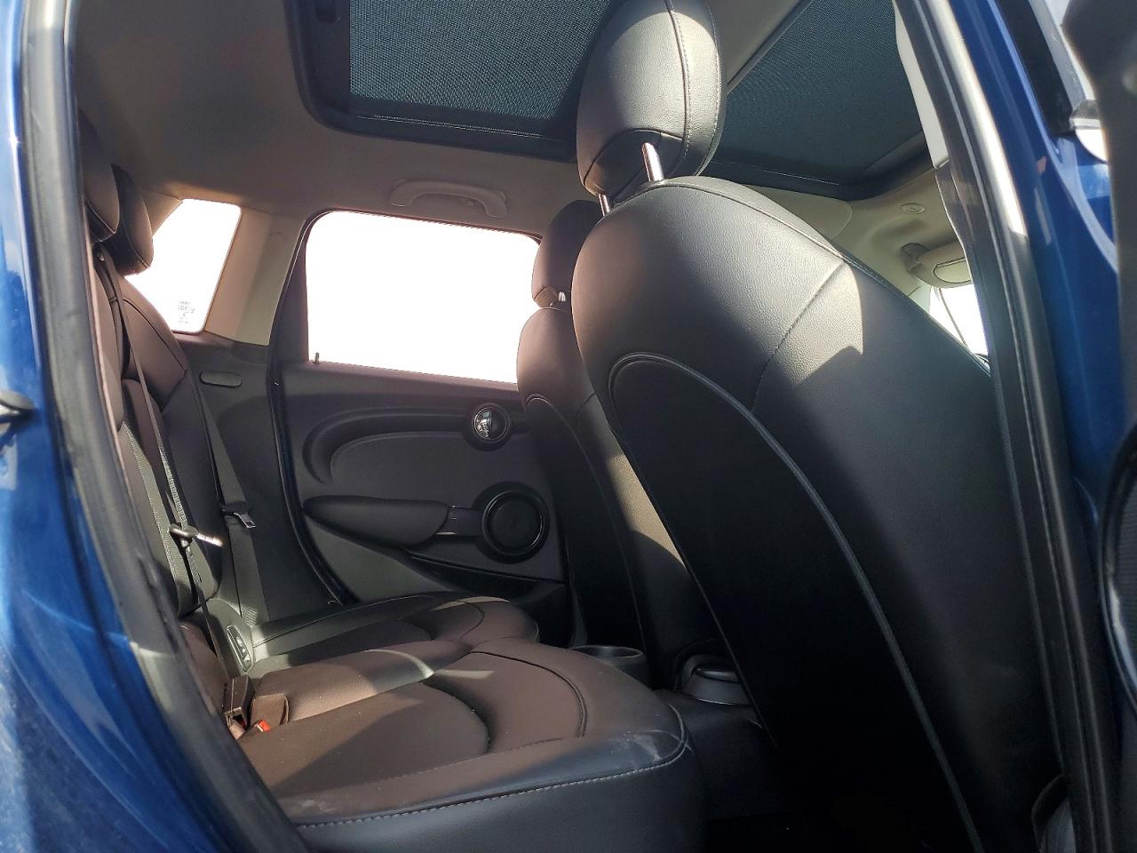 2017 MINI COOPER