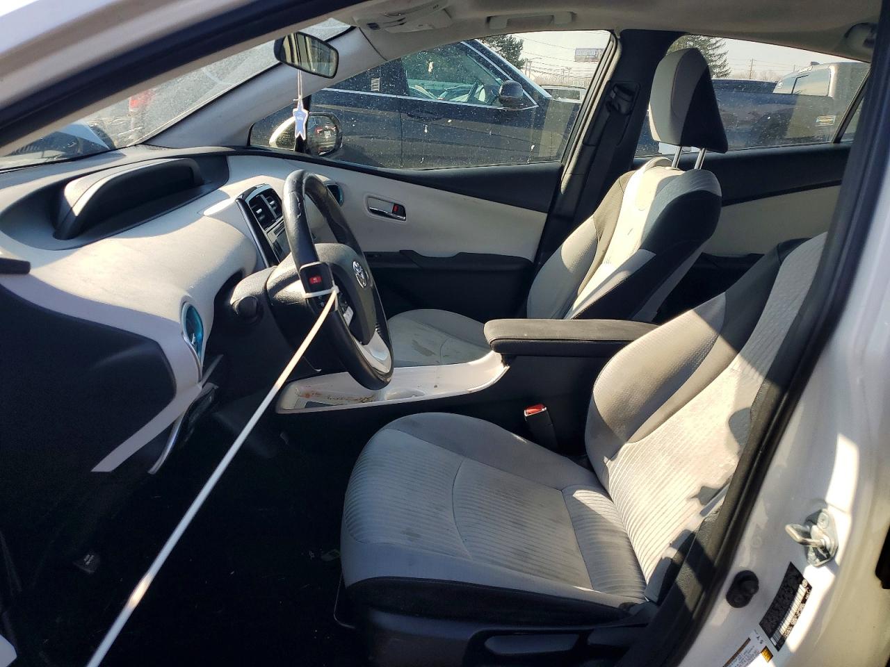 2016 TOYOTA PRIUS