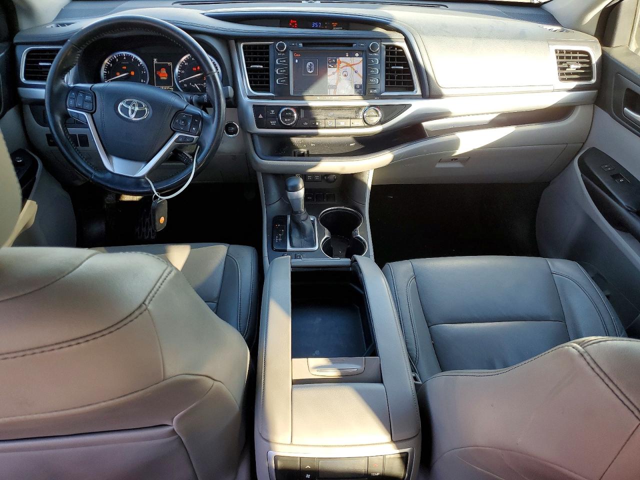 2017 TOYOTA HIGHLANDER