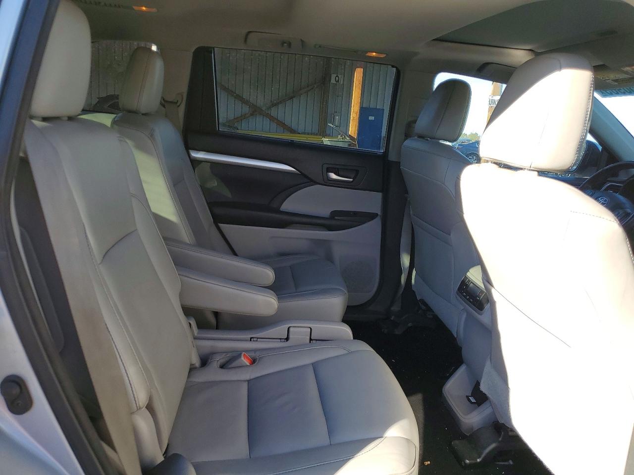 2017 TOYOTA HIGHLANDER