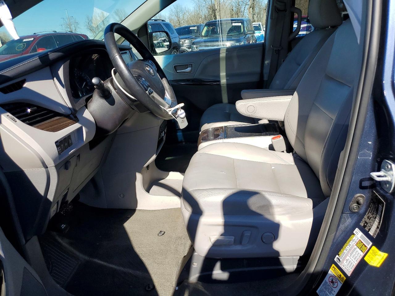 2017 TOYOTA SIENNA