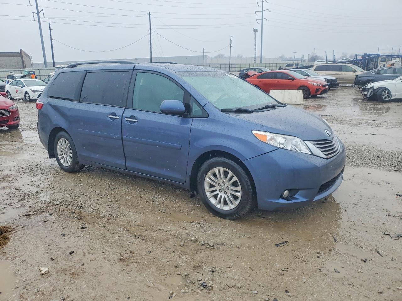2017 TOYOTA SIENNA