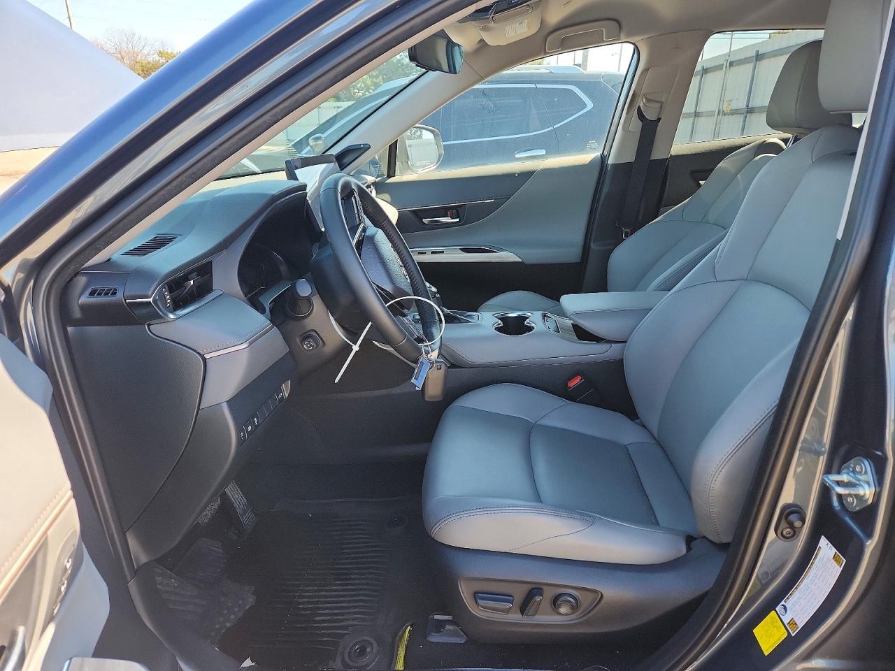 2024 TOYOTA VENZA