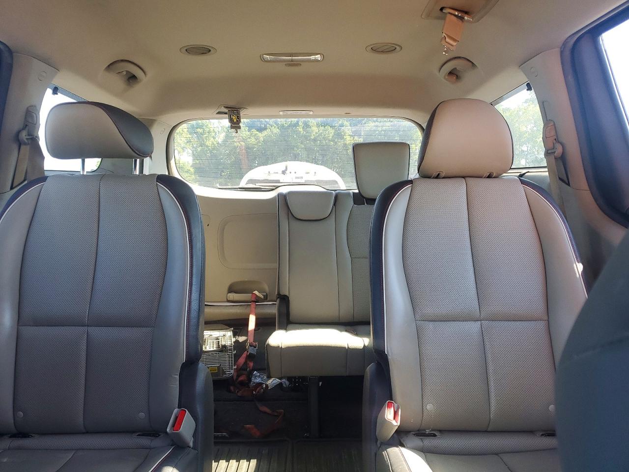 2015 KIA SEDONA