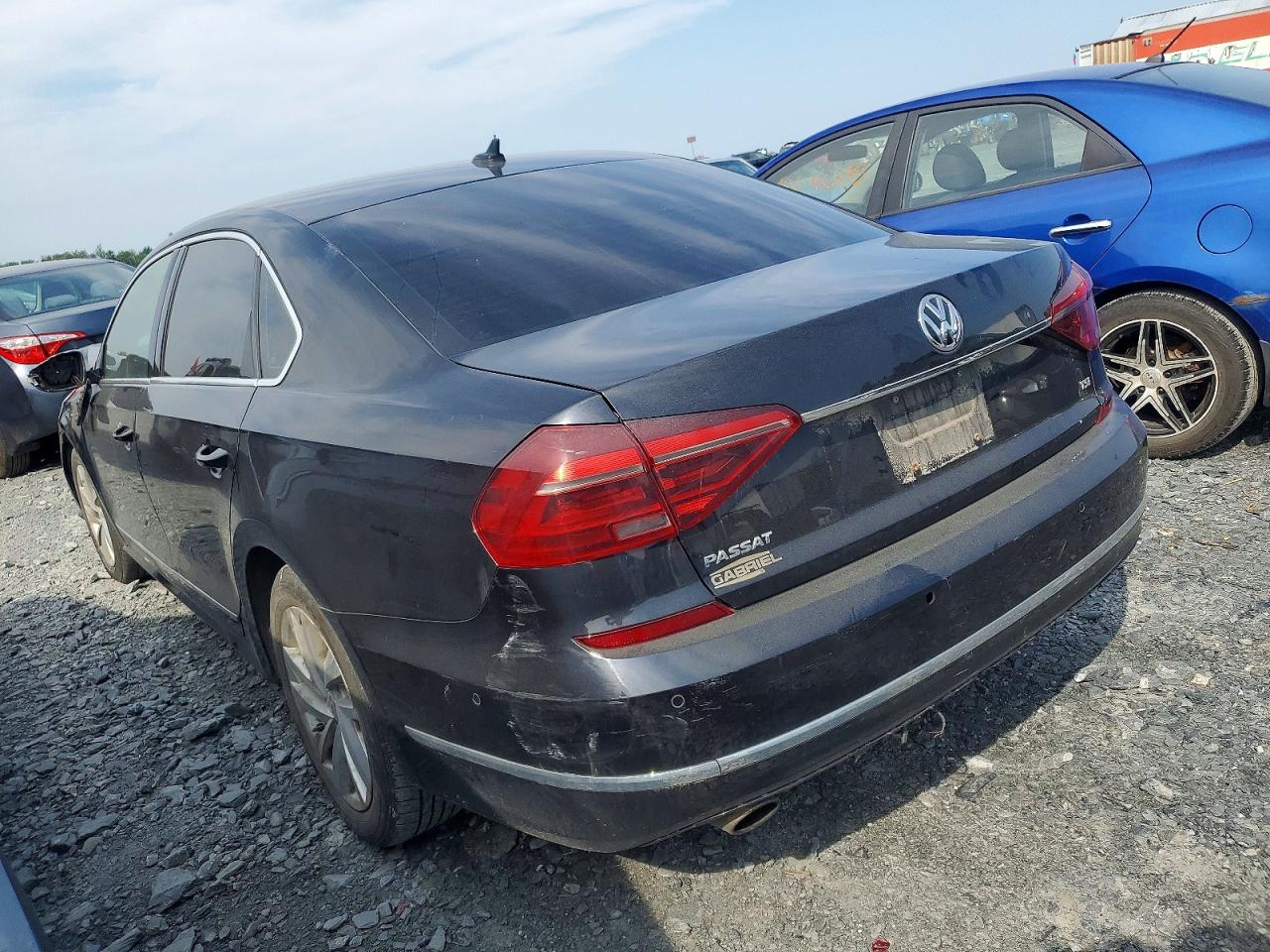 2018 VOLKSWAGEN PASSAT