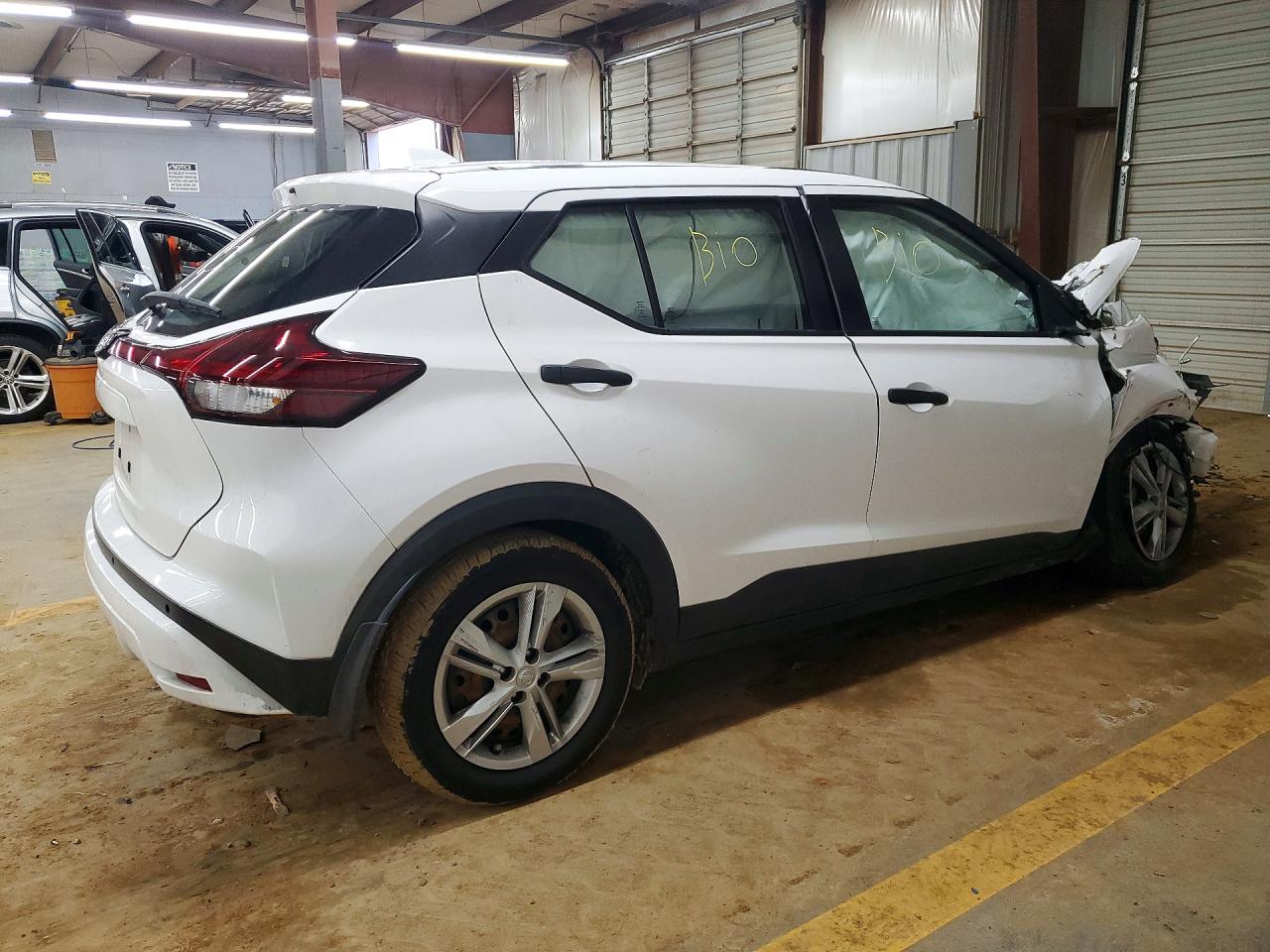 2021 NISSAN KICKS