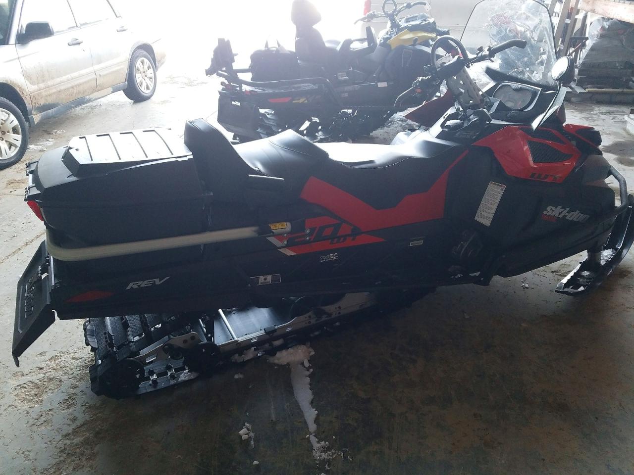 2020 SKI SNOWMOBILE