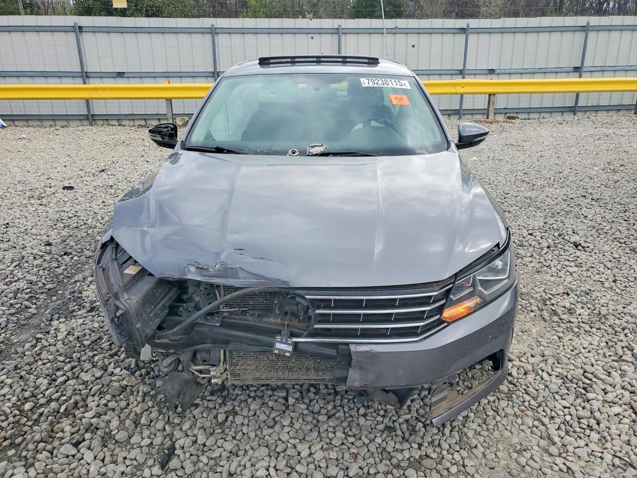 2016 VOLKSWAGEN PASSAT