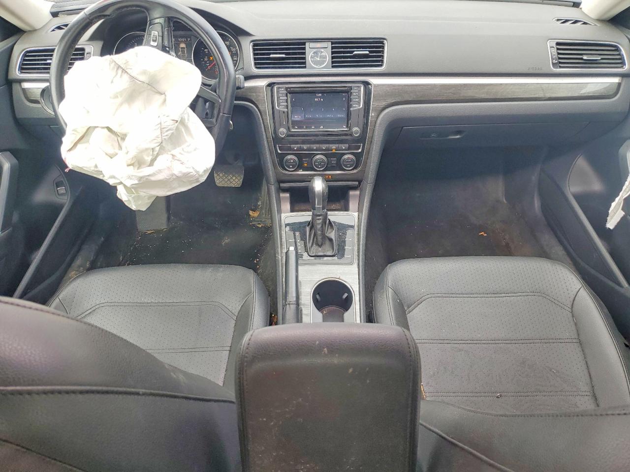2016 VOLKSWAGEN PASSAT